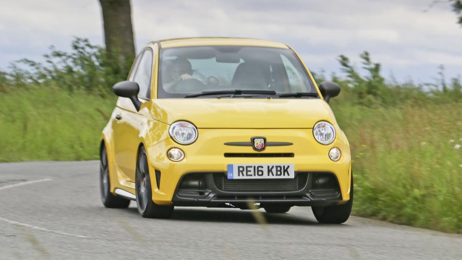  Abarth 695 Biposto Record (312) 2015 года  (UK) (фото 2 из 31)